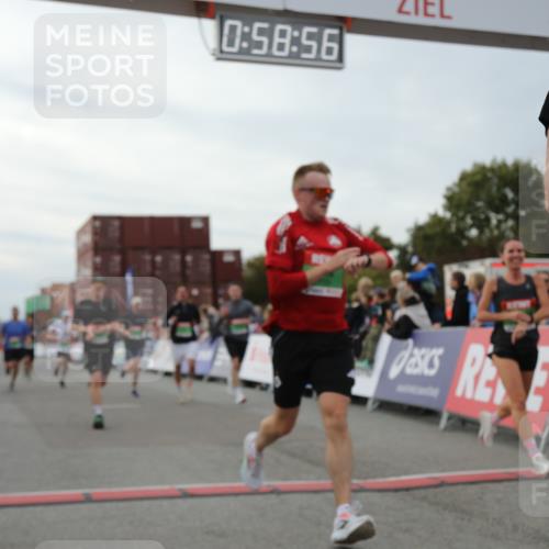 03.10.2025 - Köhlbrandbrückenlauf Yannick Fuchs http://msf.ph/oto/8986541 03.10.2025 15:58:55 Ziel 7086, 7101, 7109, 7120, 7238, 7244, 7256, 7356, 9186, 9195, 9196, 9197, 9370, 9398, 9512, 9750 meine-sportfotos.de