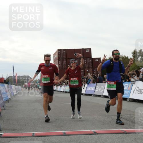 03.10.2025 - Köhlbrandbrückenlauf Yannick Fuchs http://msf.ph/oto/8986542 03.10.2025 16:11:26 Ziel 7350, 7373, 7472, 7488, 7765, 7895, 9597 meine-sportfotos.de