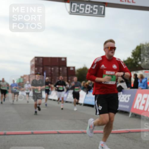 03.10.2025 - Köhlbrandbrückenlauf Yannick Fuchs http://msf.ph/oto/8986544 03.10.2025 15:58:55 Ziel 7086, 7101, 7109, 7120, 7238, 7244, 7256, 7356, 9186, 9195, 9196, 9197, 9370, 9398, 9512, 9750 meine-sportfotos.de