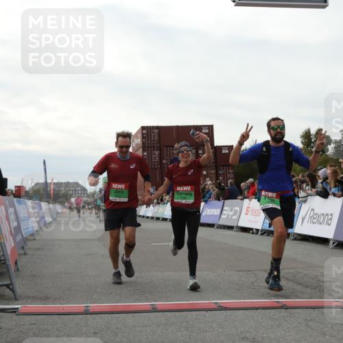 03.10.2025 - Köhlbrandbrückenlauf Yannick Fuchs http://msf.ph/oto/8986546 03.10.2025 16:11:26 Ziel 7350, 7373, 7472, 7488, 7765, 7895, 9597 meine-sportfotos.de