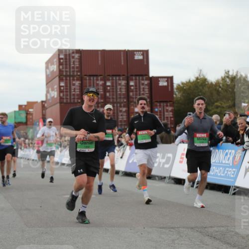 03.10.2025 - Köhlbrandbrückenlauf Yannick Fuchs http://msf.ph/oto/8986548 03.10.2025 15:58:55 Ziel 7086, 7101, 7109, 7120, 7238, 7244, 7256, 7356, 9186, 9195, 9196, 9197, 9370, 9398, 9512, 9750 meine-sportfotos.de