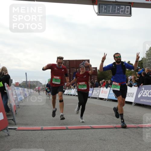03.10.2025 - Köhlbrandbrückenlauf Yannick Fuchs http://msf.ph/oto/8986550 03.10.2025 16:11:26 Ziel 7350, 7373, 7472, 7488, 7765, 7895, 9597 meine-sportfotos.de