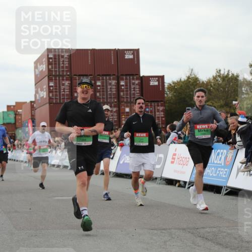 03.10.2025 - Köhlbrandbrückenlauf Yannick Fuchs http://msf.ph/oto/8986553 03.10.2025 15:58:55 Ziel 7086, 7101, 7109, 7120, 7238, 7244, 7256, 7356, 9186, 9195, 9196, 9197, 9370, 9398, 9512, 9750 meine-sportfotos.de