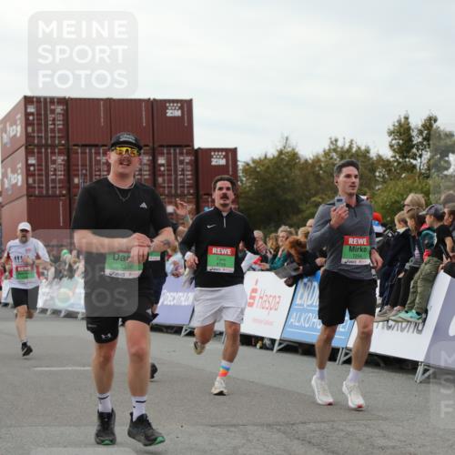 03.10.2025 - Köhlbrandbrückenlauf Yannick Fuchs http://msf.ph/oto/8986560 03.10.2025 15:58:56 Ziel 7086, 7101, 7109, 7120, 7238, 7244, 7256, 7356, 9186, 9195, 9196, 9197, 9370, 9398, 9512, 9750 meine-sportfotos.de