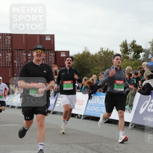 03.10.2025 - Köhlbrandbrückenlauf Yannick Fuchs http://msf.ph/oto/8986564 03.10.2025 15:58:56 Ziel 7086, 7101, 7109, 7120, 7238, 7244, 7256, 7356, 9186, 9195, 9196, 9197, 9370, 9398, 9512, 9750 meine-sportfotos.de