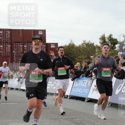 03.10.2025 - Köhlbrandbrückenlauf Yannick Fuchs http://msf.ph/oto/8986566 03.10.2025 15:58:56 Ziel 7086, 7101, 7109, 7120, 7238, 7244, 7256, 7356, 9186, 9195, 9196, 9197, 9370, 9398, 9512, 9750 meine-sportfotos.de