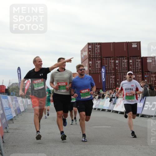 03.10.2025 - Köhlbrandbrückenlauf Yannick Fuchs http://msf.ph/oto/8986579 03.10.2025 15:58:57 Ziel 7086, 7109, 7120, 7238, 7256, 7356, 9186, 9195, 9196, 9197, 9370, 9398, 9750 meine-sportfotos.de