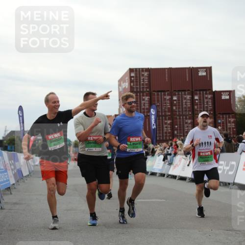 03.10.2025 - Köhlbrandbrückenlauf Yannick Fuchs http://msf.ph/oto/8986583 03.10.2025 15:58:57 Ziel 7086, 7109, 7120, 7238, 7256, 7356, 9186, 9195, 9196, 9197, 9370, 9398, 9750 meine-sportfotos.de