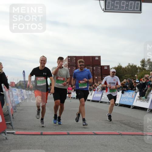 03.10.2025 - Köhlbrandbrückenlauf Yannick Fuchs http://msf.ph/oto/8986591 03.10.2025 15:58:58 Ziel 7086, 7109, 7120, 7238, 7256, 7356, 9186, 9195, 9196, 9197, 9370, 9398, 9750 meine-sportfotos.de