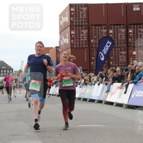 03.10.2025 - Köhlbrandbrückenlauf Yannick Fuchs http://msf.ph/oto/8986592 03.10.2025 16:11:28 Ziel 7350, 7373, 7407, 7467, 7472, 7488, 7765, 7895, 8938 meine-sportfotos.de