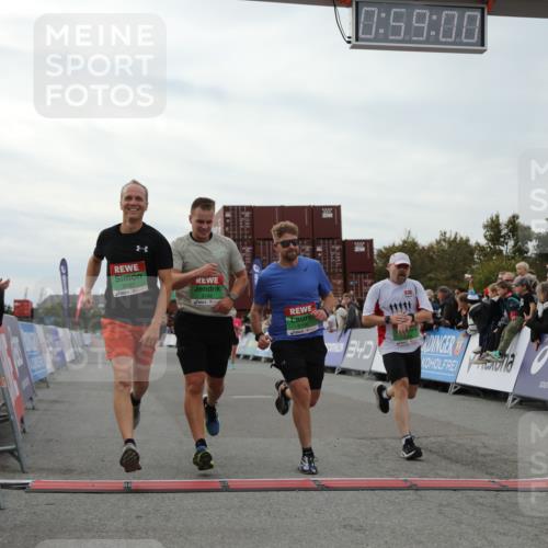 03.10.2025 - Köhlbrandbrückenlauf Yannick Fuchs http://msf.ph/oto/8986597 03.10.2025 15:58:58 Ziel 7086, 7109, 7120, 7238, 7256, 7356, 9186, 9195, 9196, 9197, 9370, 9398, 9750 meine-sportfotos.de