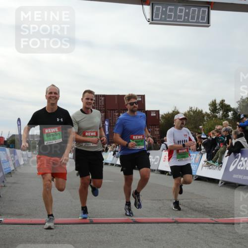 03.10.2025 - Köhlbrandbrückenlauf Yannick Fuchs http://msf.ph/oto/8986601 03.10.2025 15:58:58 Ziel 7086, 7109, 7120, 7238, 7256, 7356, 9186, 9195, 9196, 9197, 9370, 9398, 9750 meine-sportfotos.de