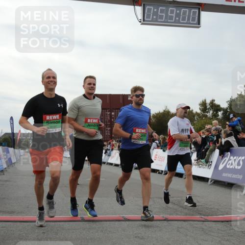 03.10.2025 - Köhlbrandbrückenlauf Yannick Fuchs http://msf.ph/oto/8986604 03.10.2025 15:58:58 Ziel 7086, 7109, 7120, 7238, 7256, 7356, 9186, 9195, 9196, 9197, 9370, 9398, 9750 meine-sportfotos.de