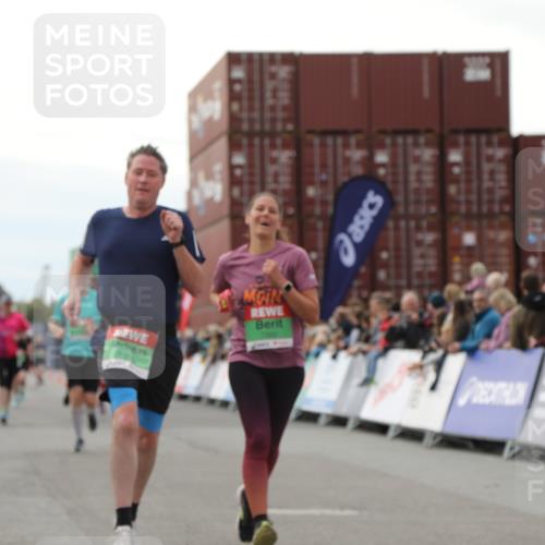 03.10.2025 - Köhlbrandbrückenlauf Yannick Fuchs http://msf.ph/oto/8986609 03.10.2025 16:11:29 Ziel 7350, 7373, 7407, 7467, 7472, 7488, 7765, 7895, 8938 meine-sportfotos.de