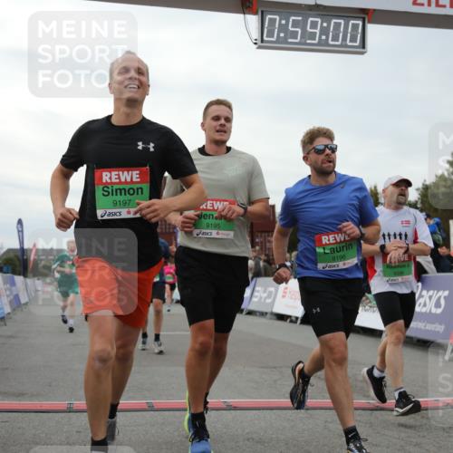 03.10.2025 - Köhlbrandbrückenlauf Yannick Fuchs http://msf.ph/oto/8986618 03.10.2025 15:58:59 Ziel 7086, 7109, 7238, 7256, 7356, 9195, 9196, 9197, 9370, 9398, 9750 meine-sportfotos.de
