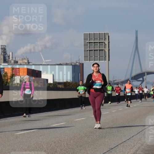 03.10.2025 - Köhlbrandbrückenlauf Luisa Fischer http://msf.ph/oto/8986620 03.10.2025 11:20:58 Position 3 2394 meine-sportfotos.de