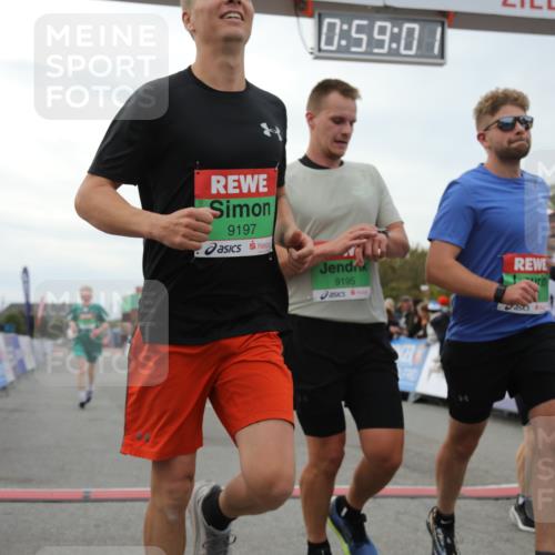 03.10.2025 - Köhlbrandbrückenlauf Yannick Fuchs http://msf.ph/oto/8986624 03.10.2025 15:58:59 Ziel 7086, 7109, 7238, 7256, 7356, 9195, 9196, 9197, 9370, 9398, 9750 meine-sportfotos.de