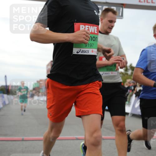 03.10.2025 - Köhlbrandbrückenlauf Yannick Fuchs http://msf.ph/oto/8986627 03.10.2025 15:58:59 Ziel 7086, 7109, 7238, 7256, 7356, 9195, 9196, 9197, 9370, 9398, 9750 meine-sportfotos.de