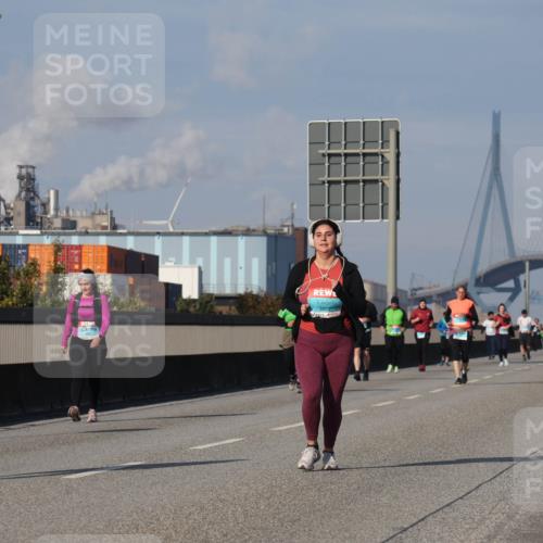 03.10.2025 - Köhlbrandbrückenlauf Luisa Fischer http://msf.ph/oto/8986628 03.10.2025 11:20:59 Position 3 2394 meine-sportfotos.de