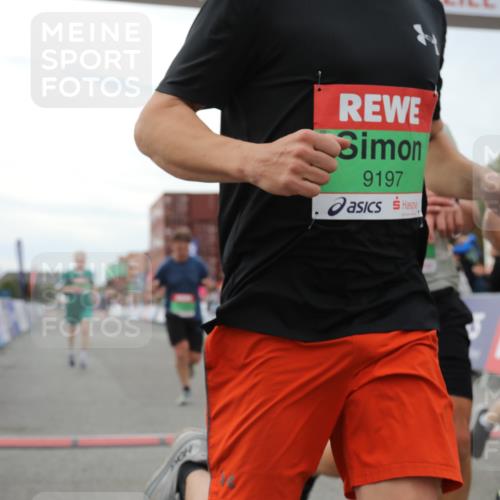 03.10.2025 - Köhlbrandbrückenlauf Yannick Fuchs http://msf.ph/oto/8986631 03.10.2025 15:58:59 Ziel 7086, 7109, 7238, 7256, 7356, 9195, 9196, 9197, 9370, 9398, 9750 meine-sportfotos.de