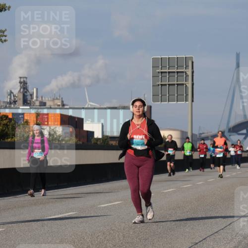 03.10.2025 - Köhlbrandbrückenlauf Luisa Fischer http://msf.ph/oto/8986633 03.10.2025 11:21:00 Position 3 2394, 3822 meine-sportfotos.de