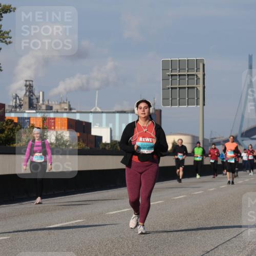 03.10.2025 - Köhlbrandbrückenlauf Luisa Fischer http://msf.ph/oto/8986636 03.10.2025 11:21:01 Position 3 2394, 3822 meine-sportfotos.de