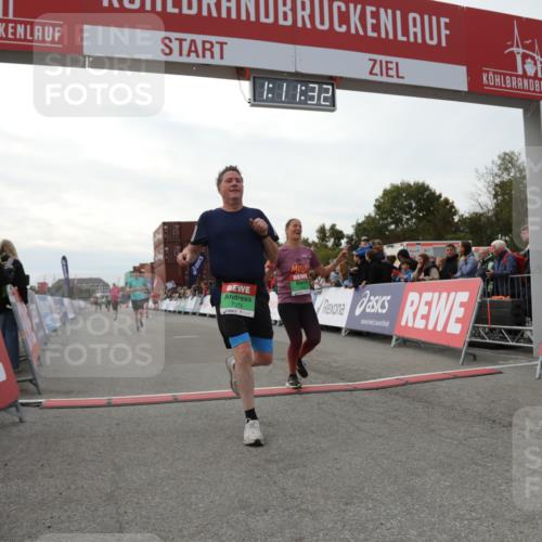 03.10.2025 - Köhlbrandbrückenlauf Yannick Fuchs http://msf.ph/oto/8986639 03.10.2025 16:11:30 Ziel 7350, 7373, 7407, 7467, 7472, 7488, 8774, 8938, 9382 meine-sportfotos.de