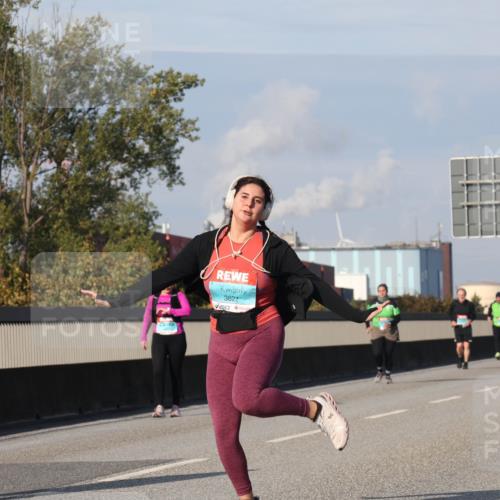 03.10.2025 - Köhlbrandbrückenlauf Luisa Fischer http://msf.ph/oto/8986654 03.10.2025 11:21:04 Position 3 3822 meine-sportfotos.de