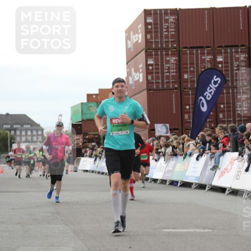 03.10.2025 - Köhlbrandbrückenlauf Yannick Fuchs http://msf.ph/oto/8986656 03.10.2025 16:11:31 Ziel 7196, 7350, 7373, 7407, 7467, 7488, 8774, 8938, 9382 meine-sportfotos.de