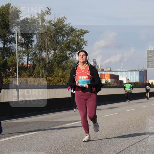 03.10.2025 - Köhlbrandbrückenlauf Luisa Fischer http://msf.ph/oto/8986658 03.10.2025 11:21:05 Position 3 2394, 3822 meine-sportfotos.de