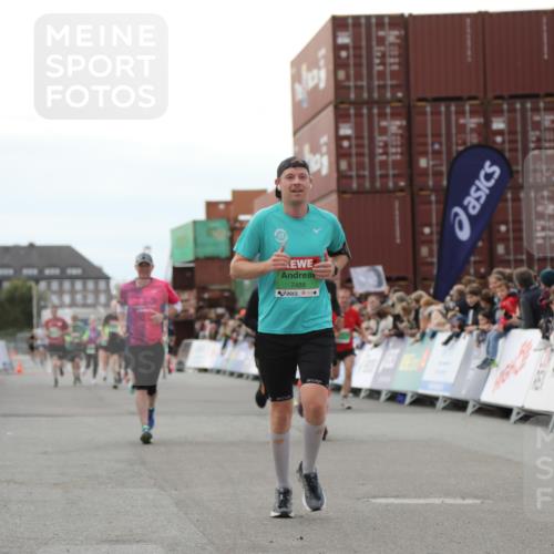 03.10.2025 - Köhlbrandbrückenlauf Yannick Fuchs http://msf.ph/oto/8986664 03.10.2025 16:11:32 Ziel 7196, 7350, 7373, 7407, 7467, 7488, 8774, 8938, 9382 meine-sportfotos.de