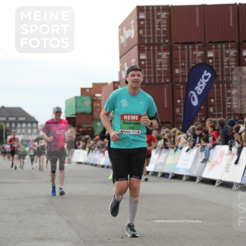03.10.2025 - Köhlbrandbrückenlauf Yannick Fuchs http://msf.ph/oto/8986670 03.10.2025 16:11:32 Ziel 7196, 7350, 7373, 7407, 7467, 7488, 8774, 8938, 9382 meine-sportfotos.de