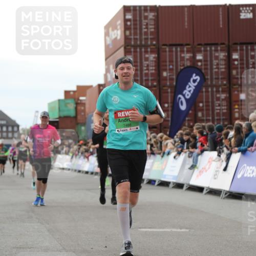03.10.2025 - Köhlbrandbrückenlauf Yannick Fuchs http://msf.ph/oto/8986677 03.10.2025 16:11:32 Ziel 7196, 7350, 7373, 7407, 7467, 7488, 8774, 8938, 9382 meine-sportfotos.de