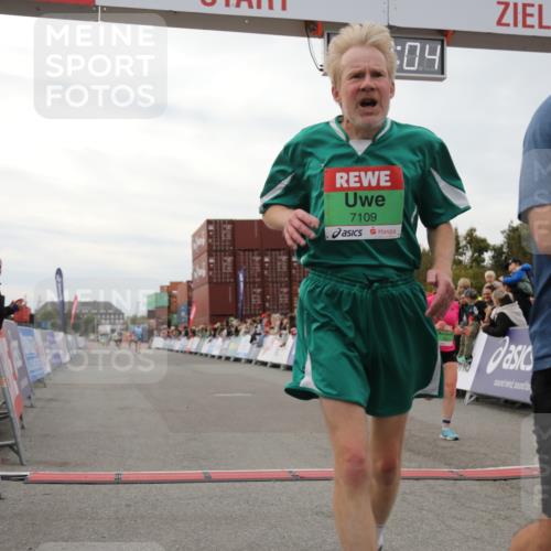 03.10.2025 - Köhlbrandbrückenlauf Yannick Fuchs http://msf.ph/oto/8986683 03.10.2025 15:59:02 Ziel 7086, 7109, 9195, 9196, 9370, 9398 meine-sportfotos.de