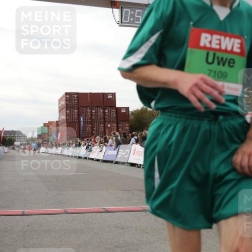 03.10.2025 - Köhlbrandbrückenlauf Yannick Fuchs http://msf.ph/oto/8986687 03.10.2025 15:59:03 Ziel 7086, 7109, 9370 meine-sportfotos.de