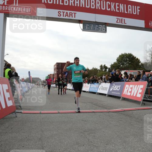 03.10.2025 - Köhlbrandbrückenlauf Yannick Fuchs http://msf.ph/oto/8986706 03.10.2025 16:11:34 Ziel 7196, 7407, 7467, 7488, 8774, 8938, 9382 meine-sportfotos.de