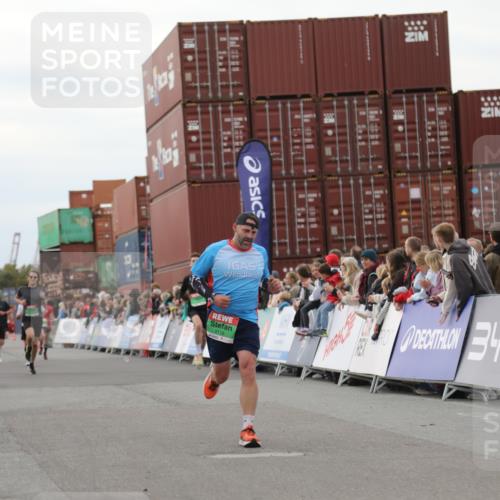 03.10.2025 - Köhlbrandbrückenlauf Yannick Fuchs http://msf.ph/oto/8986711 03.10.2025 15:59:10 Ziel 7496, 9118, 9521 meine-sportfotos.de