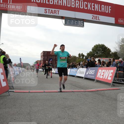 03.10.2025 - Köhlbrandbrückenlauf Yannick Fuchs http://msf.ph/oto/8986712 03.10.2025 16:11:34 Ziel 7196, 7407, 7467, 7488, 8774, 8938, 9382 meine-sportfotos.de