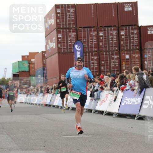 03.10.2025 - Köhlbrandbrückenlauf Yannick Fuchs http://msf.ph/oto/8986718 03.10.2025 15:59:11 Ziel 7496, 9118, 9521 meine-sportfotos.de