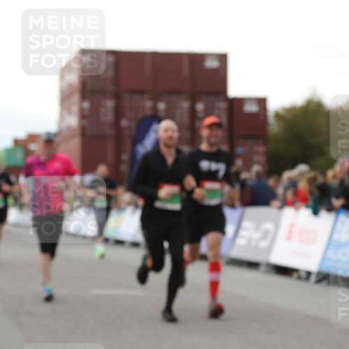 03.10.2025 - Köhlbrandbrückenlauf Yannick Fuchs http://msf.ph/oto/8986727 03.10.2025 16:11:35 Ziel 7196, 7407, 7467, 7488, 8774, 8938, 9382 meine-sportfotos.de