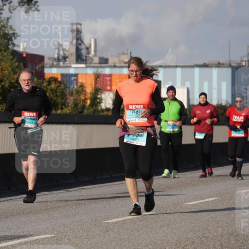 03.10.2025 - Köhlbrandbrückenlauf Luisa Fischer http://msf.ph/oto/8986730 03.10.2025 11:21:21 Position 3 2483, 23472, 2620 meine-sportfotos.de