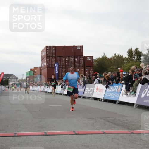 03.10.2025 - Köhlbrandbrückenlauf Yannick Fuchs http://msf.ph/oto/8986732 03.10.2025 15:59:12 Ziel 7262, 7496, 8780, 9118, 9521 meine-sportfotos.de