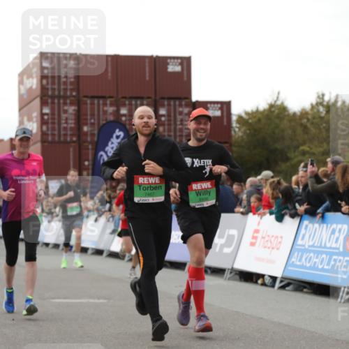 03.10.2025 - Köhlbrandbrückenlauf Yannick Fuchs http://msf.ph/oto/8986734 03.10.2025 16:11:35 Ziel 7196, 7407, 7467, 7488, 8774, 8938, 9382 meine-sportfotos.de