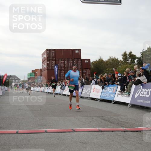 03.10.2025 - Köhlbrandbrückenlauf Yannick Fuchs http://msf.ph/oto/8986735 03.10.2025 15:59:12 Ziel 7262, 7496, 8780, 9118, 9521 meine-sportfotos.de