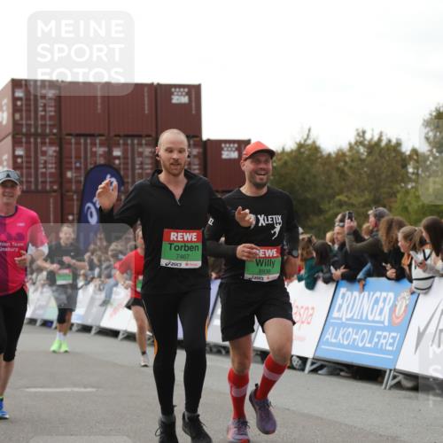 03.10.2025 - Köhlbrandbrückenlauf Yannick Fuchs http://msf.ph/oto/8986737 03.10.2025 16:11:35 Ziel 7196, 7407, 7467, 7488, 8774, 8938, 9382 meine-sportfotos.de