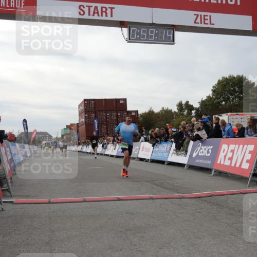 03.10.2025 - Köhlbrandbrückenlauf Yannick Fuchs http://msf.ph/oto/8986739 03.10.2025 15:59:12 Ziel 7262, 7496, 8780, 9118, 9521 meine-sportfotos.de
