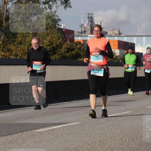 03.10.2025 - Köhlbrandbrückenlauf Luisa Fischer http://msf.ph/oto/8986740 03.10.2025 11:21:22 Position 3 2483, 234, 347, 2620 meine-sportfotos.de