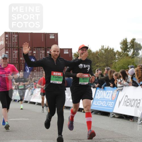03.10.2025 - Köhlbrandbrückenlauf Yannick Fuchs http://msf.ph/oto/8986741 03.10.2025 16:11:35 Ziel 7196, 7407, 7467, 7488, 8774, 8938, 9382 meine-sportfotos.de