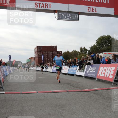 03.10.2025 - Köhlbrandbrückenlauf Yannick Fuchs http://msf.ph/oto/8986743 03.10.2025 15:59:12 Ziel 7262, 7496, 8780, 9118, 9521 meine-sportfotos.de
