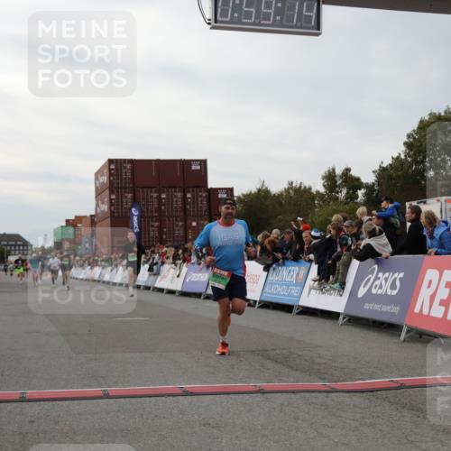03.10.2025 - Köhlbrandbrückenlauf Yannick Fuchs http://msf.ph/oto/8986746 03.10.2025 15:59:12 Ziel 7262, 7496, 8780, 9118, 9521 meine-sportfotos.de